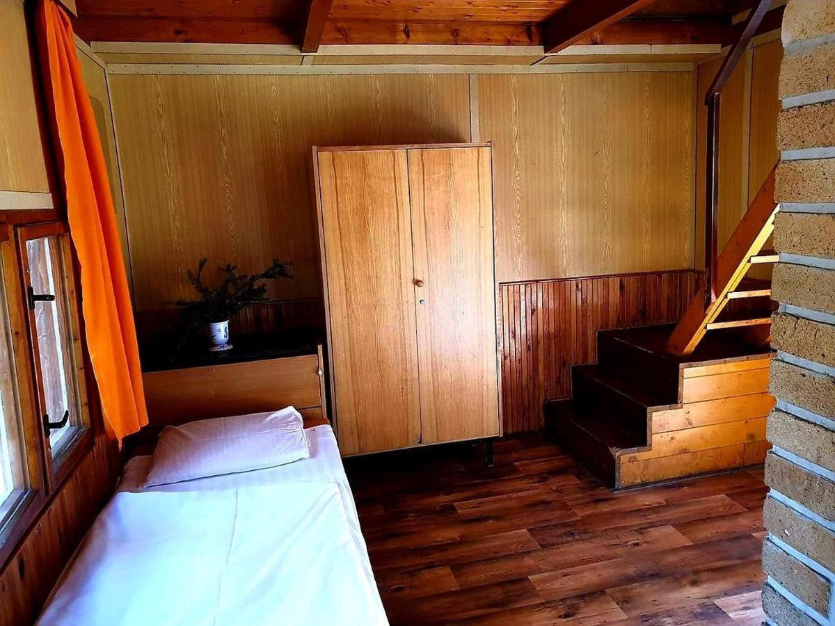 Chatový tábor Malý Ratmírov Esterno foto